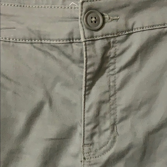 St. John’s Bay woman’s shorts size 10 - Picture 3 of 4